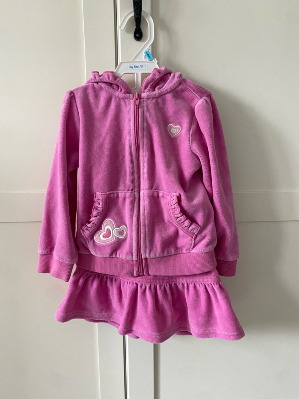 The Children’s Place Pink Velour 2 Piece Hoodie Skirt Set w/ Heart Appliqués 3T
